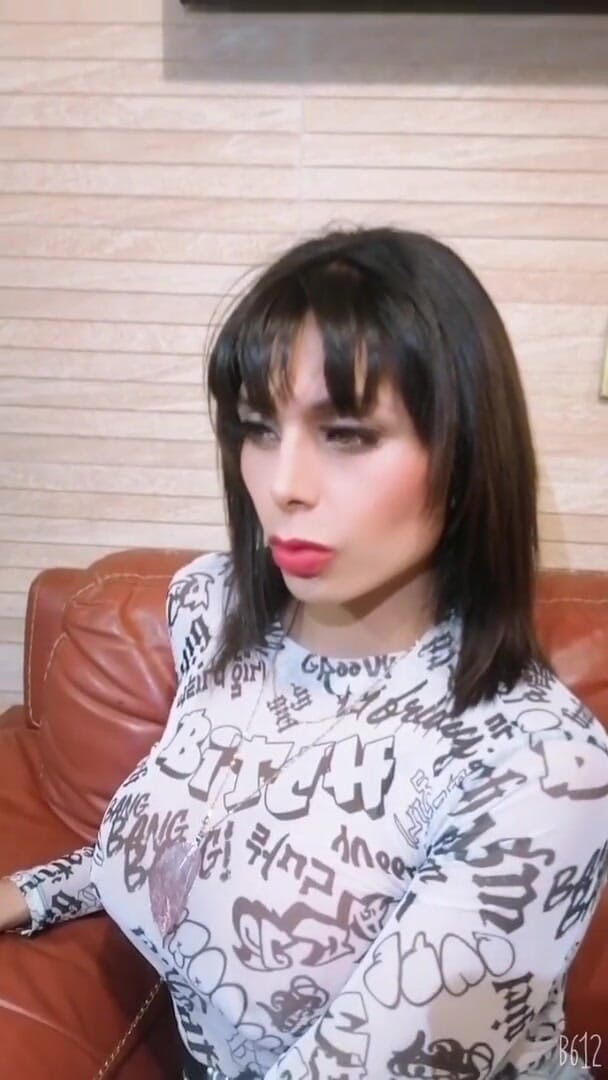Barbietransxxxx: tranny giving oral sex to a friend