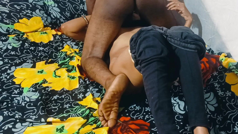 Rojjyny: Dlaczego pieprzyłem 18-letnią dziewczynę? Desi sex wideo