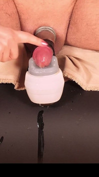 La dominatrice noire, jour 4 - bordure électrique pressant tout le sperme, orgasme ruiné pour l’esclave