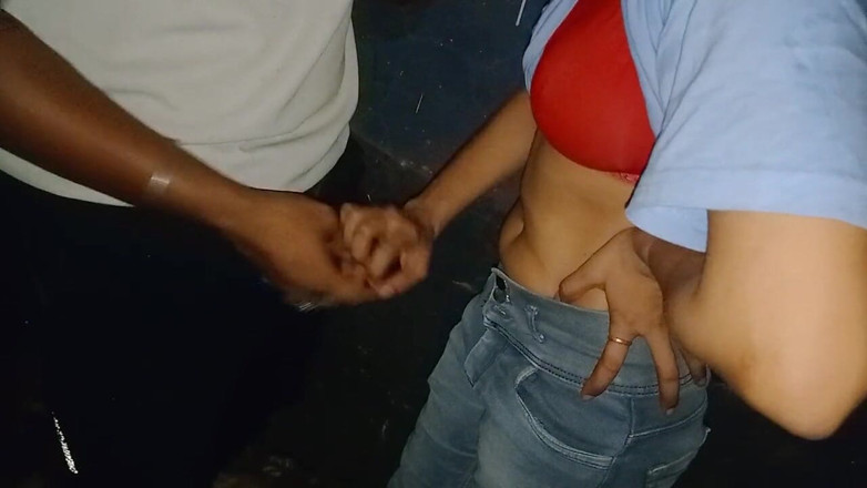NikiRathod: Boquete série tendo boquete atrás do caminhão à meia-noite