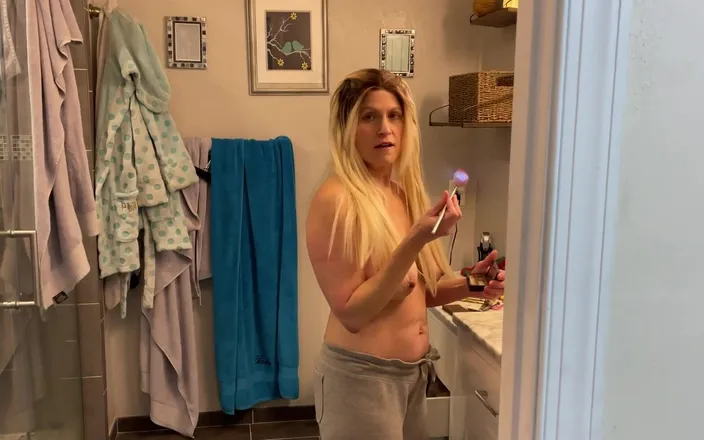 TabithaXXX: Načapal Tabithu, jak si obléká make-up