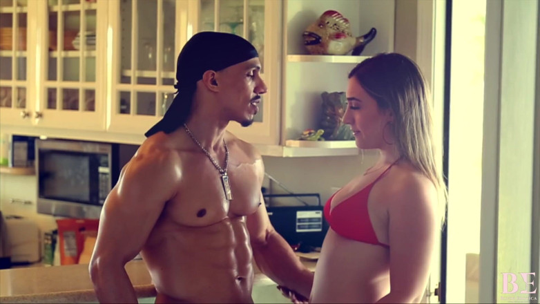 Blush erotica: Międzyrasowy anal z obciąganie z Lexi Grey i Puerto Rock