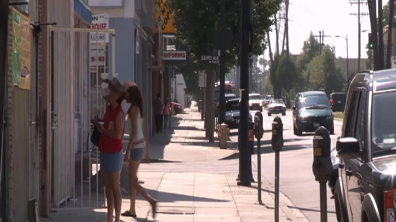 Radical Asian: Azjatycka dziewczyna zostaje zerżnięta przez dwa kutasy we wszystkich otworach