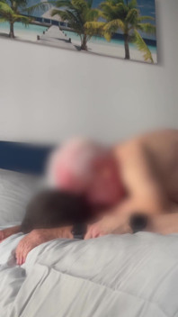 Üvey babam karısı bilmediğinde gelmeyi seviyor