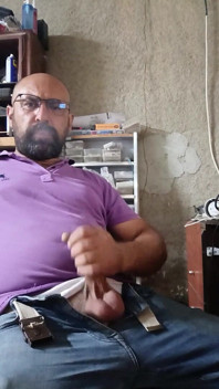 Orso master viene con una sigaretta in bocca