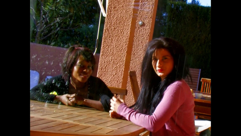 Adultwhisper: Un tip norocos se fute cu două curve tinere lângă...