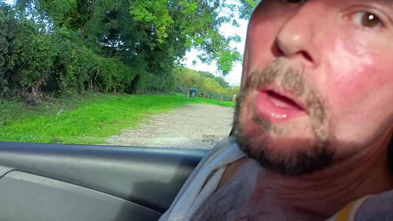 Rockardglans: Grosse bite non circoncise sur un parking, gros plan, éjaculation, un...