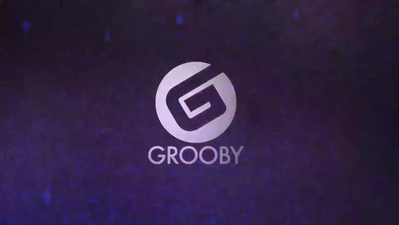 Grooby Girls: थाई लेडीबॉय प्र्यू अपने लंड को सहलाती है!