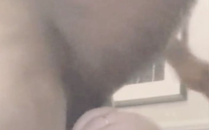 Black smoking muscle stepdad: Словесно интенсивная межрасовая игра и глубокая глотка орал