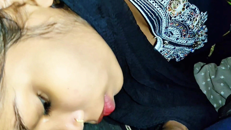 Shivanibaby: 밤에 내 입에 그의 성기를 넣는 의붓딸