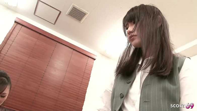 Asian porn collection: Üç Japon ofis kızı bir oğlanı sansürsüz grup cfnm kadın...