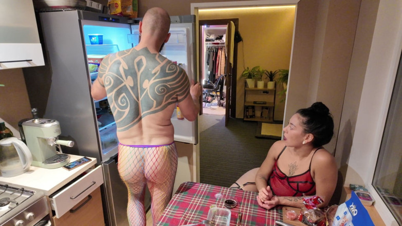 DPeggingD: Jag fick honom att ta två dildon och ett avsugningsjobb