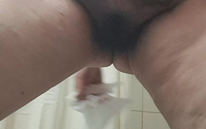 Mommy big hairy pussy: सौतेली मम्मी चूत की सफाई करती है, यह गंदा था