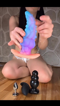 Big Buttplug for a Big Anal Slut