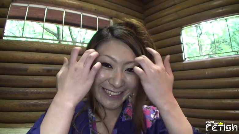 Pure Japanese adult video ( JAV): Une Japonaise suce la grosse bite de son copain dans...