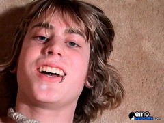 Homo Emo: Kuk sugmaskin får honom att cumming