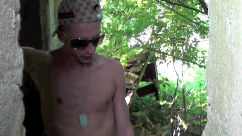 French Twinks Amator videos: Twink scopato nella foresta da cruising da un cazzo arabo...