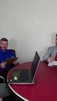 Suzie e Russah aiutano i boss a chiudere il contratto con Gringo Negao in una gangbang