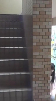 Klişe ve aptal bir video dram: kız kardeşimin arkadaşı beni küçük bir şeytan gibi baştan çıkarıyor. - 4