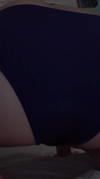 Aoi-chan a une tenue fétichiste du cul bande érotique couverte de fesses