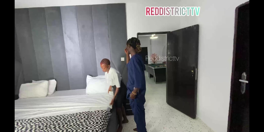 Red district Tv: 젖은 보지를 갈망하고 그녀가 들어왔어