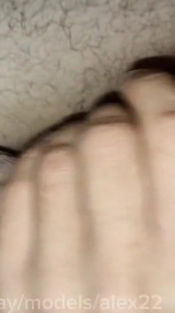 아빠는 내 Faphouse에 대해 알게되었고, 나는 나 자신에게 콘돔없는 정자 섹스를줘야했다!