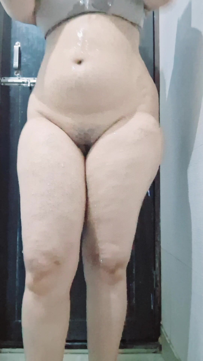 Riyathakur: Video đụ dì Ấn Độ bởi cậu bé 18 tuổi trong phòng tắm