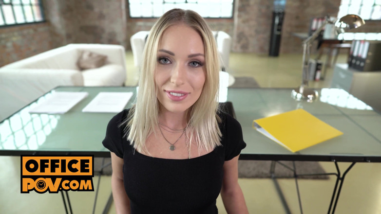 OfficePOV: POV Angelika Grays potřebuje ptáka svého šéfa v těsném zadku
