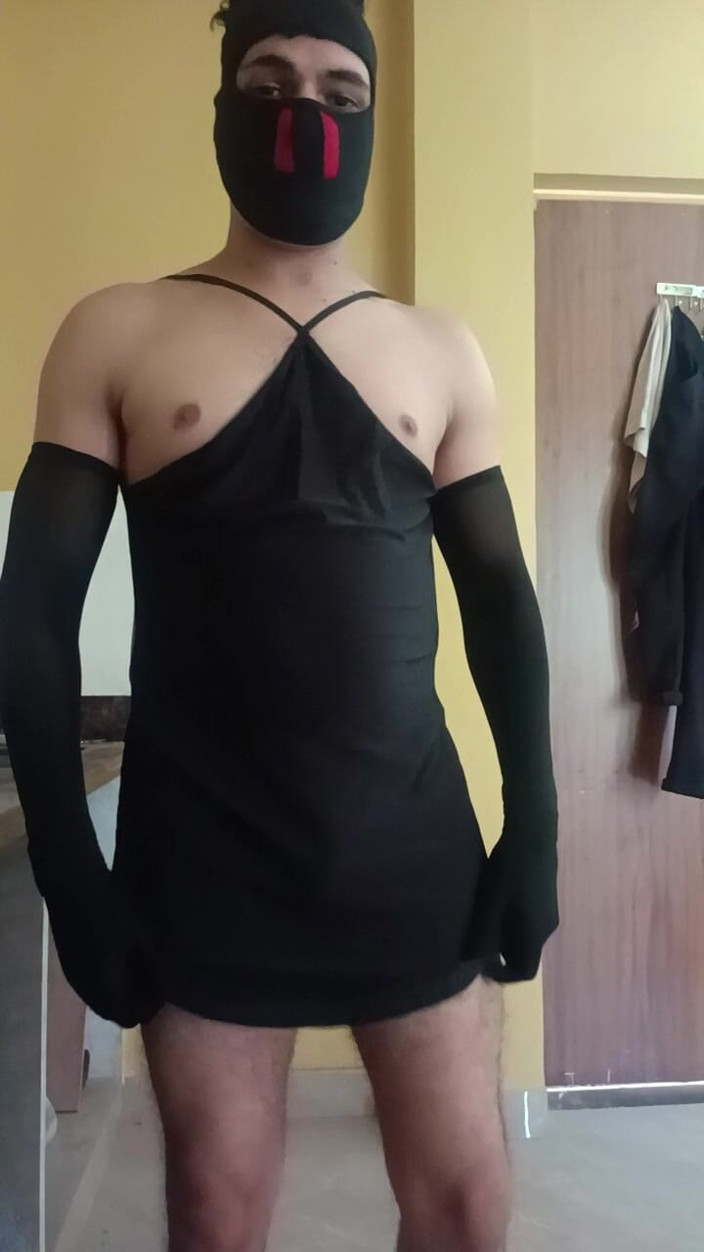 Desi shikha: Mi compañera de cuarto jugando con su sexy polla y...