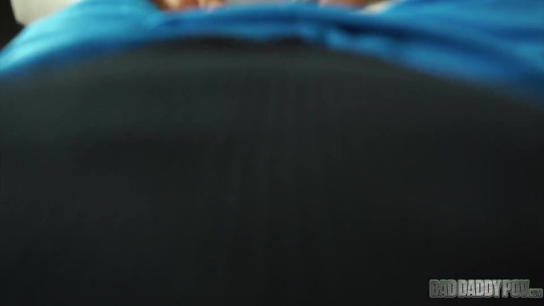 BadStepFamilyPov: Elsa Jean dientot sama ayah tirinya