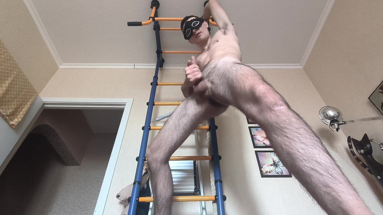 webcamboy98: 吊在水平杆上时鸡巴颤抖