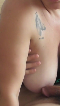 Milf coloca sua bunda na minha boca