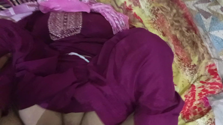 Bhabhi UP: सास और दामाद जमकर पिलाई कारी उसके घर