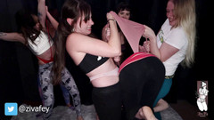 Ziva Fey: Ziva Fey hodina jógy Wedgie Brawl s Larz Skye Mewchii...