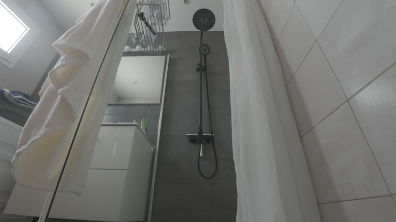 ScottishSweetie: Strakke harige kut pissend onder de douche
