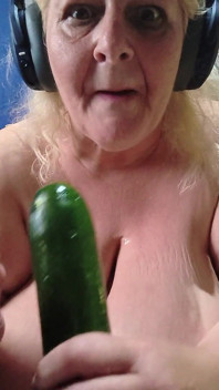 Die größte gurke lutschen