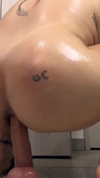 masturbacja analna z LunaBigBooty