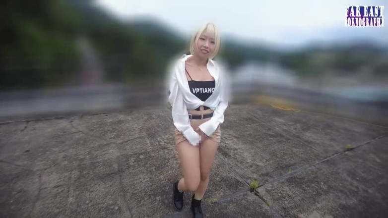 Far East pornography: Spritziges spiel mit einer blonden schönheit, die sich in einer...