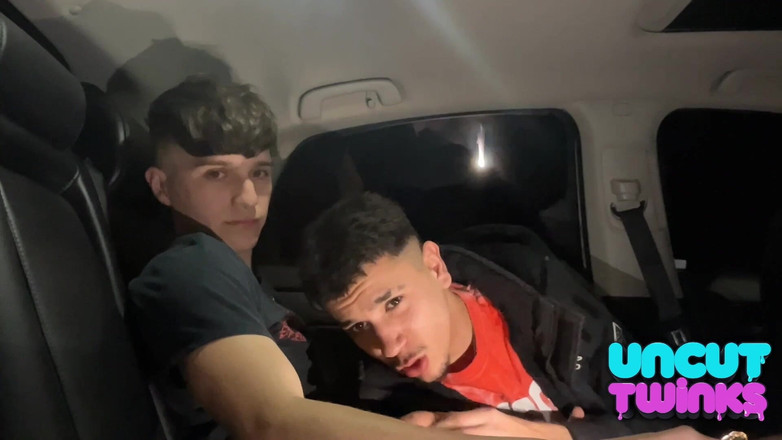 UncutTwinks: All American Twink Jay Magnus latin heteroseksüel adamla prezervatifsiz sikişiyor