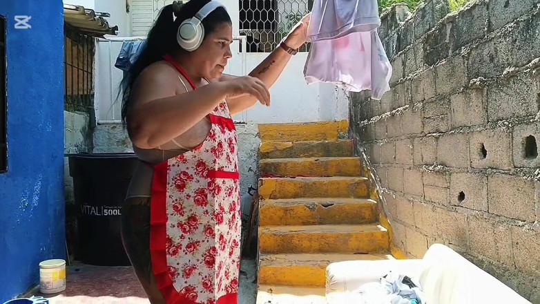 Adribella69: Das sehr sexy latina-zimmermädchen wurde am ende mit meinem großen...
