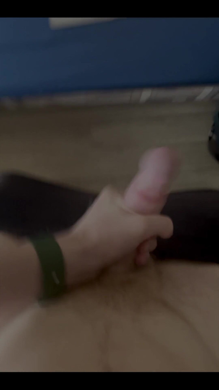 Johnny69227: Spuszczanie na moje ubrania