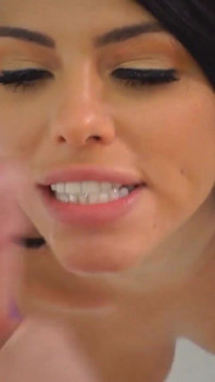 Adriana Chechik geeft je een diep in keel pijpbeurt voordat ze je in haar natte poesje laat