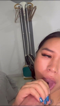 Menina tailandesa japonesa metade pro do e eu em sua boca