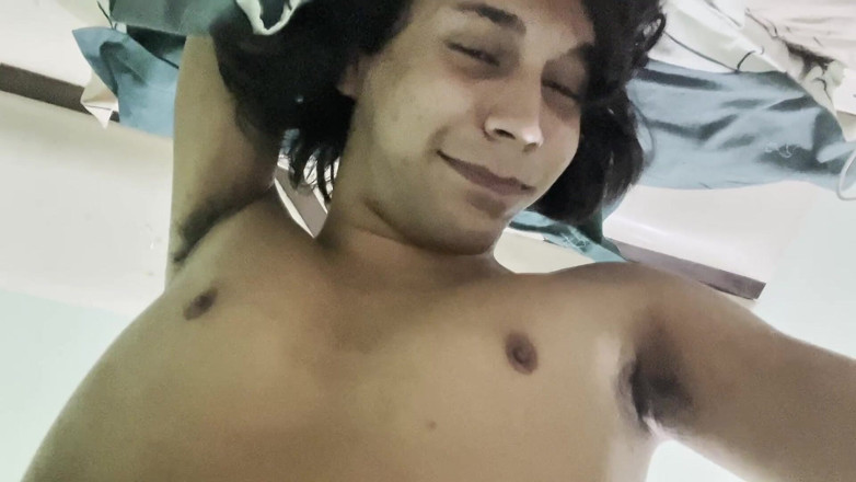 Kissing me: How Do I Look, Honey?