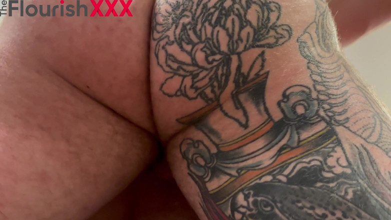 The Flourish XXX: 3 femei și 1 tip Jason Scott este în rai cu acest sex în...