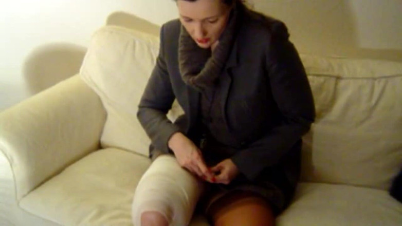 Mary Amputee Pretender: Short phone call with Anita