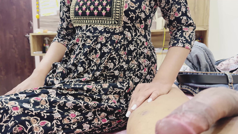 Hornycouple149: 女性医師のフェラチオとセックス、医師と患者とのセックス、女性医師が男性と熱くセックス、インド人女性医師の秘密のセックス、部屋でのセックス