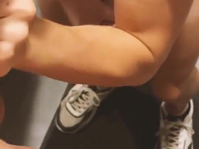 Locker room twink fun (Extremalchiki)