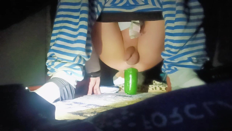 Culopeke: 痩せた若者が一人で肛門を開く