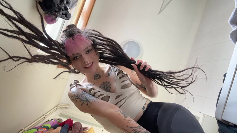 Bambi Fae: The Giantess的脚踏按摩